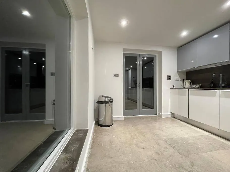 Quintessential Town House Close To Central London 0*,