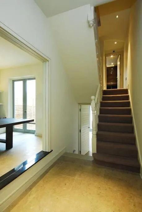 Quintessential Town House Close To Central London United Kingdom